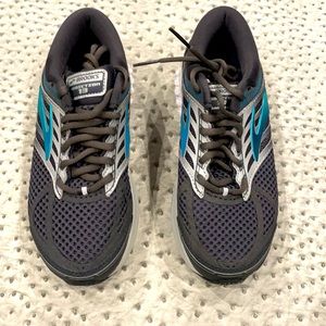 Brooks Addiction 13, new in box, women’s size 6.5 B, medium